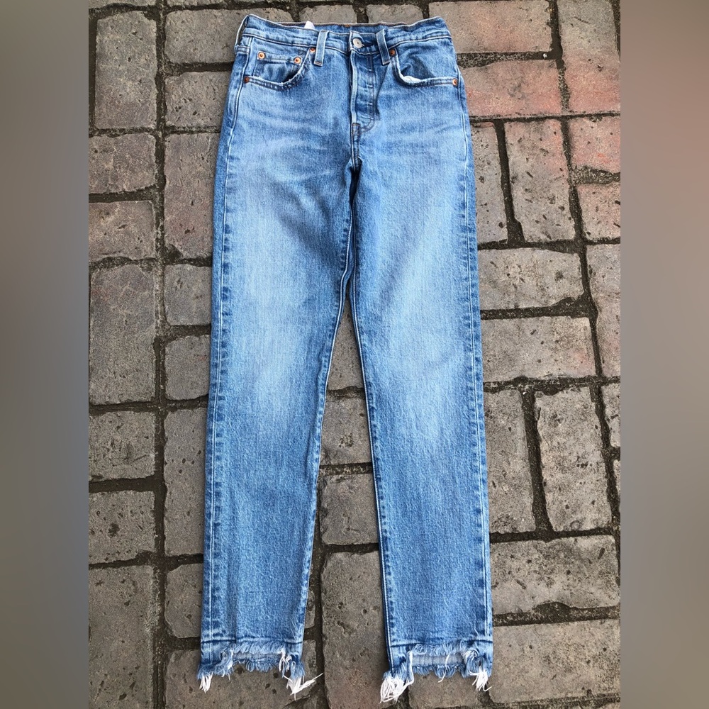 Levi’s 501 Women’s Skinny Waterless Jeans Size 25x28 Distressed